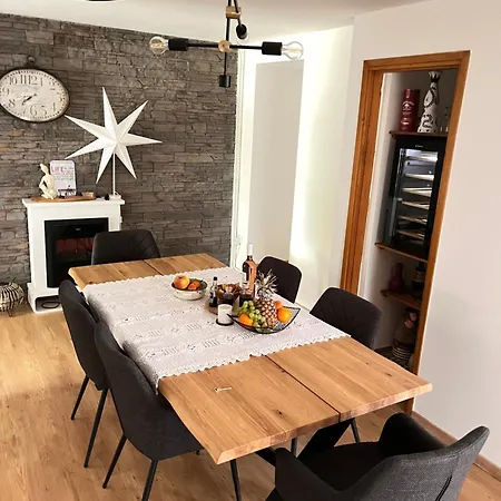 House Kuca S 4 Spavace Sobe